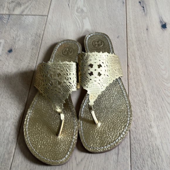 Tory Burch gold sandals size 9 - Picture 3 of 6